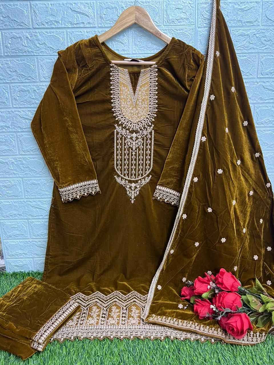 Gull Jee Maria B Ready Made Collection Velvet Dress 6 pcs Catalogue