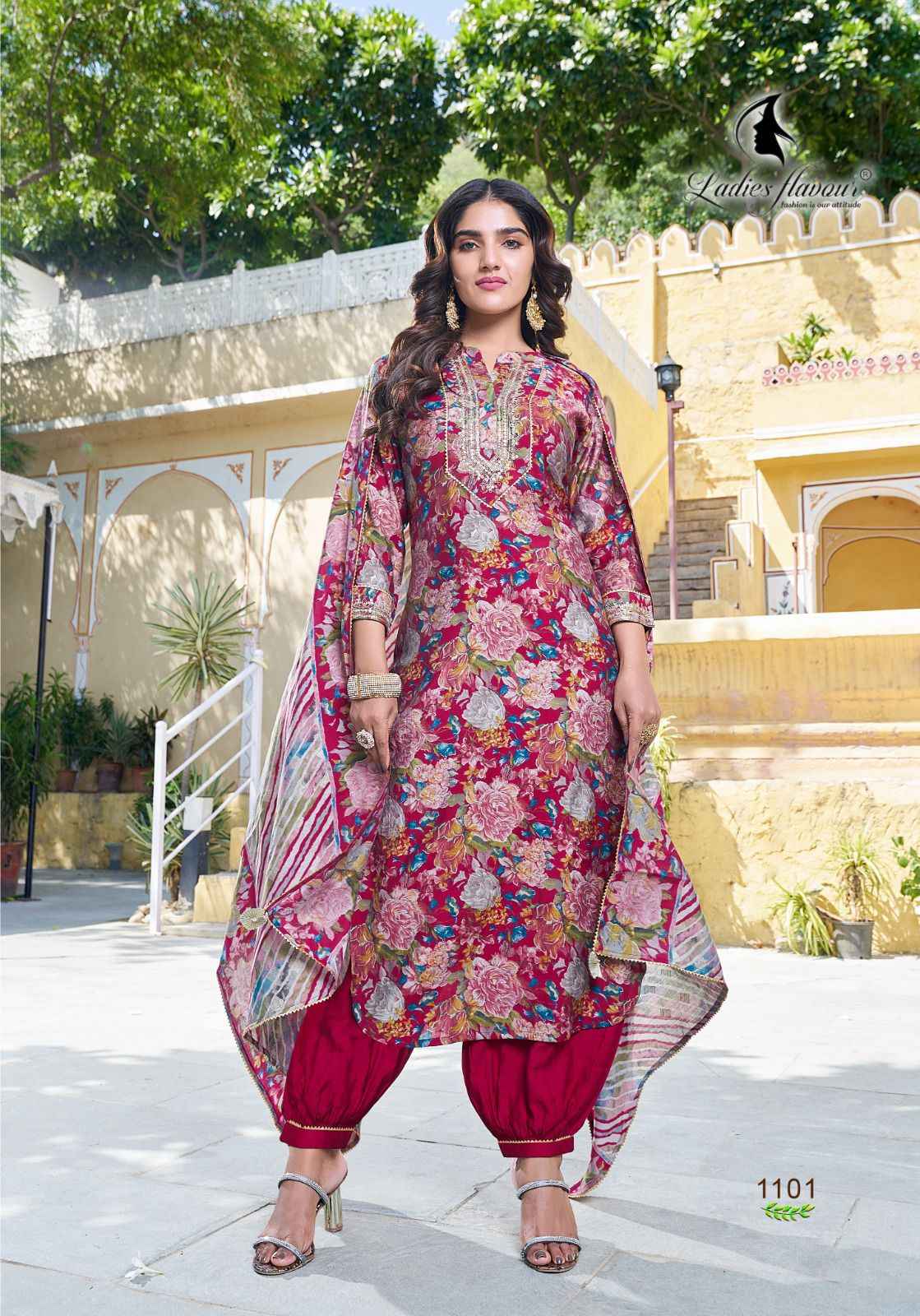 Ladies Flavour Saachi Modal Chanderi Kurti Combo Online Kurtis Wholesaler