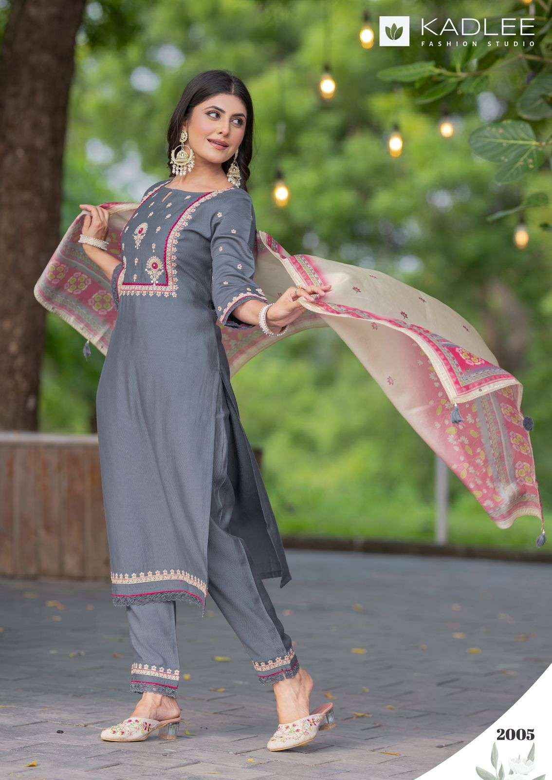 Kadlee Nirvana Viscouse Kurti Combo 6 pcs Catalogue