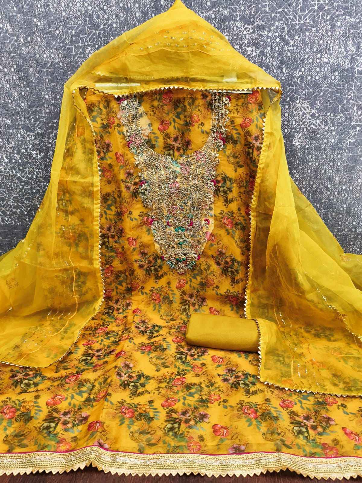 Organza Non Catalogue Dress Material (4 pcs Catalogue)